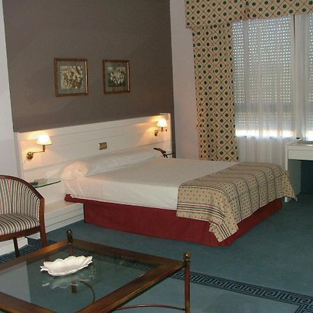 Hotel Las Cigüeñas Trujillo Habitación foto