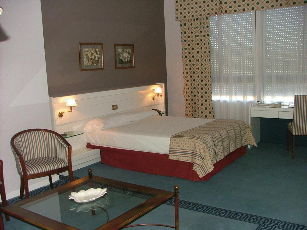 Hotel Las Cigüeñas Trujillo Habitación foto